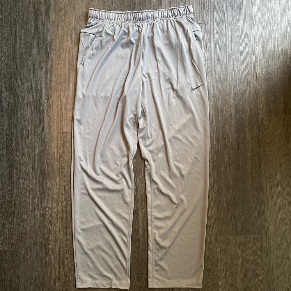 Nike Gray Sweatpants with Elastic Waistband and Relaxed Fit